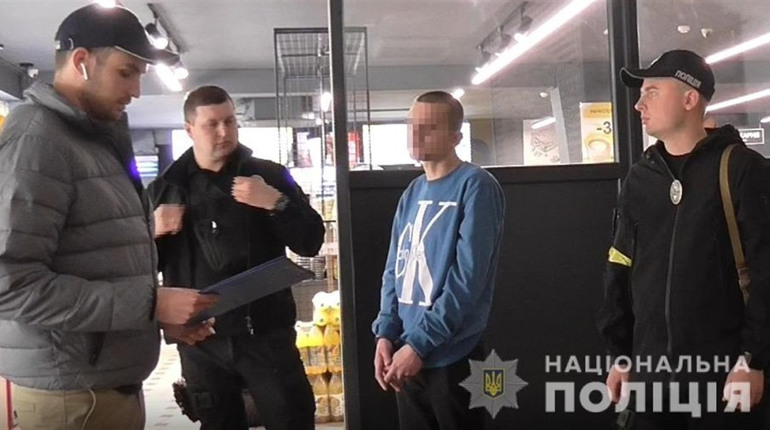 За пограбування магазину 31-річному червоноградцю "світить" до десяти років тюрми