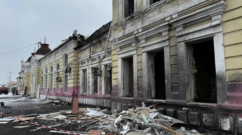 Ворожа атака БпЛА по П’ятихатках: пошкоджено вокзал, інфраструктуру та житлові будинки