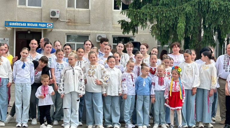 У Біляївці до Дня вишиванки провели патріотичний флешмоб