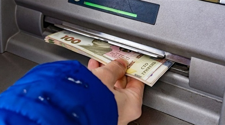 Вкрала понад 60 тисяч гривень із картки. Жінку судили у Городоцькому суді