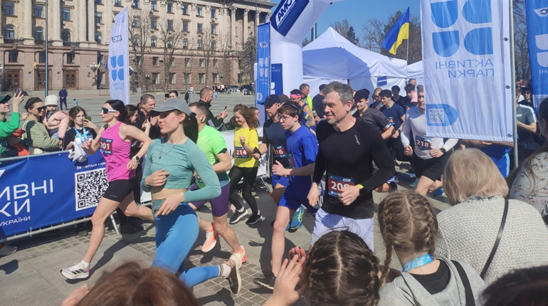 Миколаївські гуманітарії на старті: як студенти й викладачі НУК бігли разом із містом