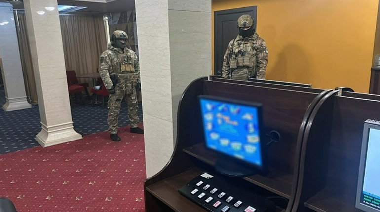 У Херсоні викрили нелегальний гральний бізнес: зал ховали під кав’ярню
