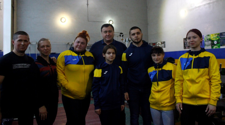 Славетні спортсмени Попасної отримали подарунки