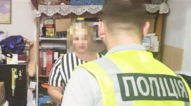Керівницю благодійного фонду підозрюють у допомозі виїзду за кордон ухилянтам з Житомирщини