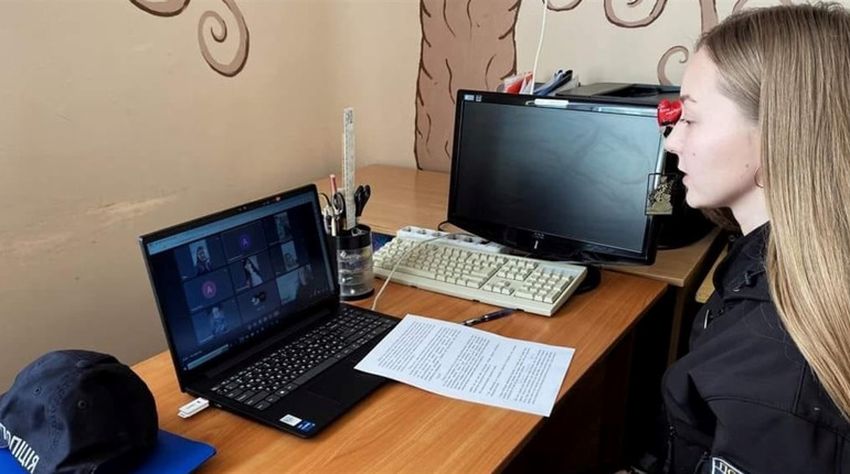 Ювенальні поліцейські Білопілля провели онлайн-урок для школярів