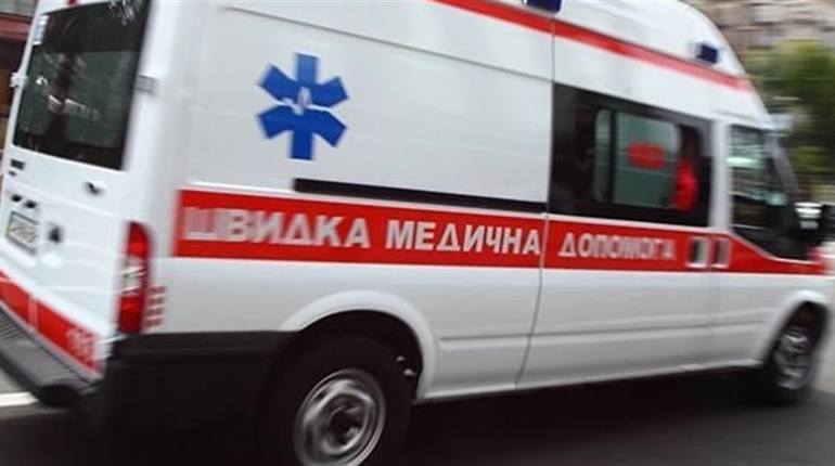 На Кременеччині чоловік впав із триметрової висоти