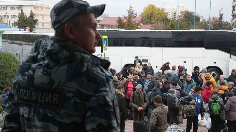 Російські окупанти хочуть вивезти жителів трьох міст Луганщини. Причина "евакуації"