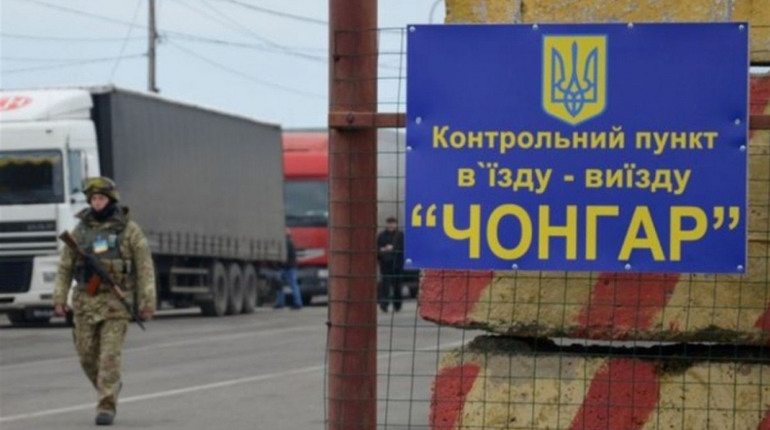 Позитивний тест на коронавірус на КПВВ з Кримом? Розповідаємо, що роблять у таких випадках