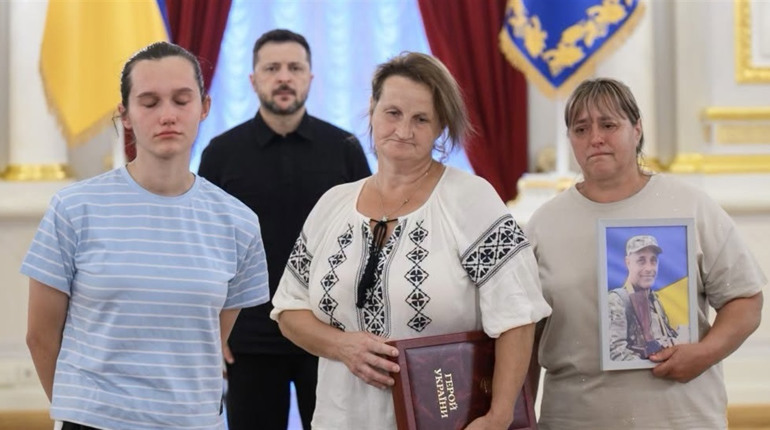 Родині Героя України Павла Лисиці з Барської громади вручили орден «Золота Зірка»