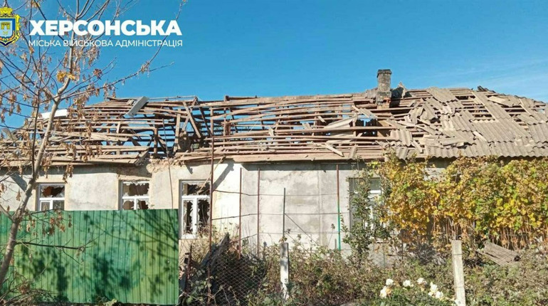 На Херсонщині окупанти атакували будинки, автівки, бібліотеку: загинула людина, є поранені