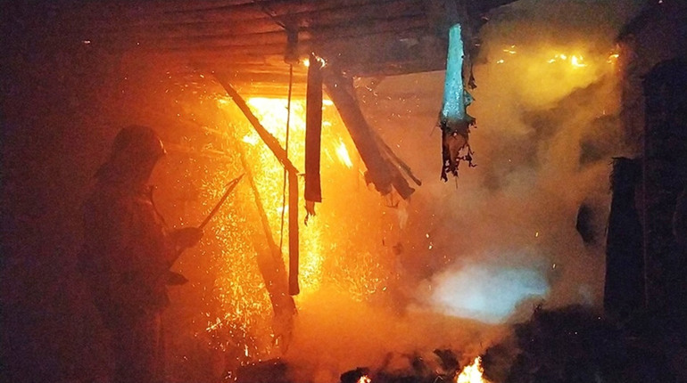 У Старій Рафалівці горіла господарська будівля