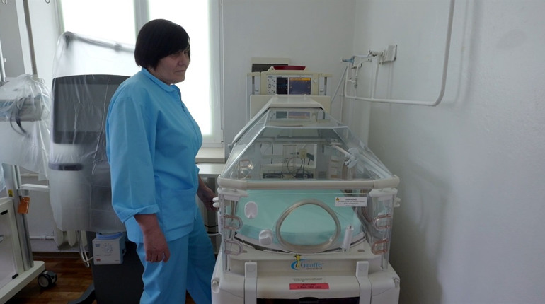 Кожен грам на вагу золота. Шостці передали інкубатор, який дарує шанс передчасно народженим