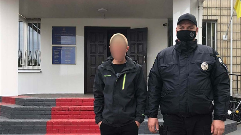 Вандалом, який пошкодив стільці на стадіоні в Кагарлику, виявився неповнолітній місцевий житель