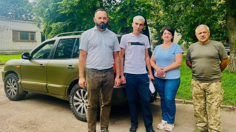 Захисникам передали автомобіль зі Сміли