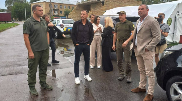 Легендарний Шева та голівудський актор Шрайбер приїхали у Макарів