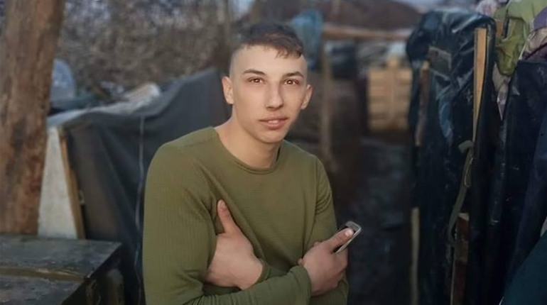 На Сватівщині прощатимуться із загиблим захисником Дмитром Стрекнєвим. Йому було б 22
