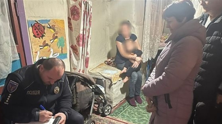 На Черкащині жінка покинула дитину, а сама — виручала знайомого