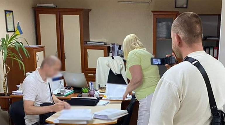 На Звягельщині викрили керівника фірми, який привласнив 1,1 млн грн на реконструкції даху гімназії