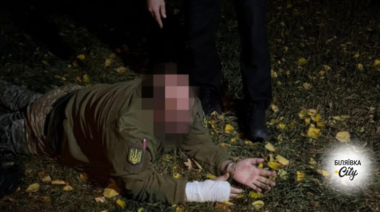 Шантаж-пропозиція за 1300 доларів: на Одещині затримали солдата роти охорони і командира РТЦК