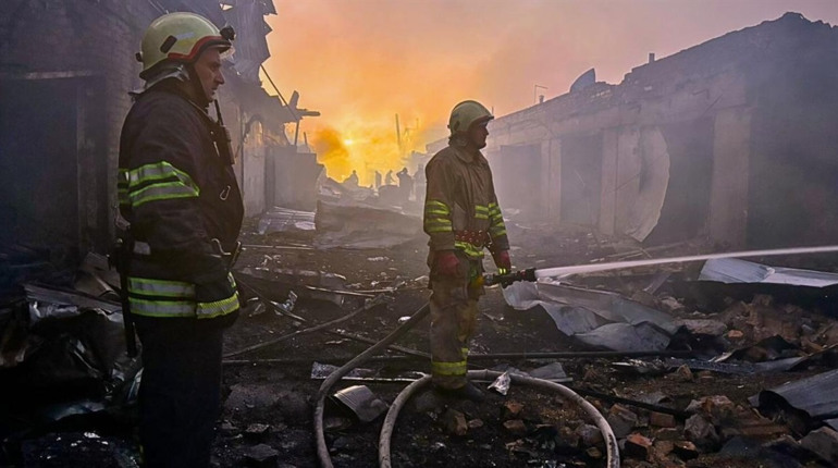 Масована нічна атака на Київщині: загинула людина, пошкоджені будівлі та підприємства