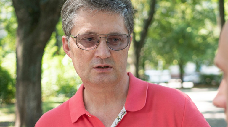 Відомий телеведучий передав автомобіль військовим, які боронять Херсонщину