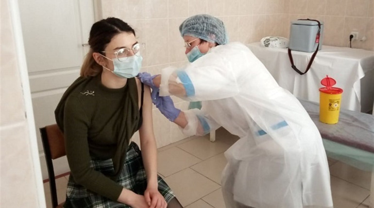 У Калинівці сорок сім медпрацівників отримали щеплення від коронавірусу