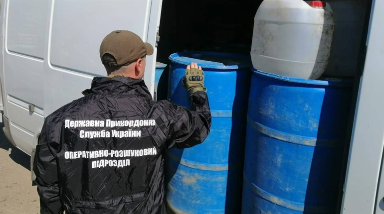 Біля села Яськи прикордонники затримали небезпечний вантаж: три тонни спирту на суму 240 тисяч