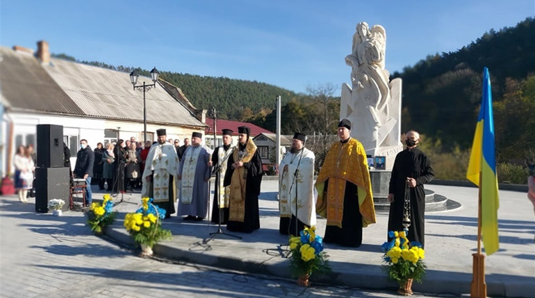 Відкриття “Майдану Волі”та пам’ятника “Борцям за волю України” в Кременці 