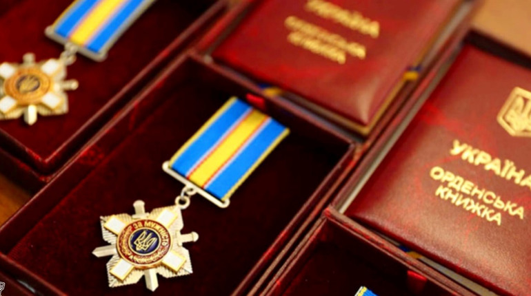У Нетішині передали державні нагороди рідним загиблих героїв-земляків