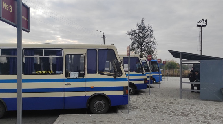 Водій вигнав дівчину з автобуса, бо не мав решти із 50 гривень. Активісти шукають свідків події