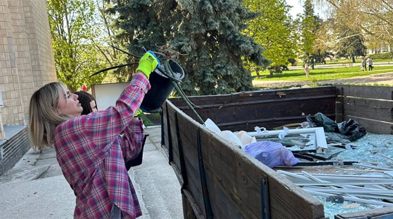 Молодіжна дорадча рада долучилася до ліквідації наслідків ворожого удару у Шостці
