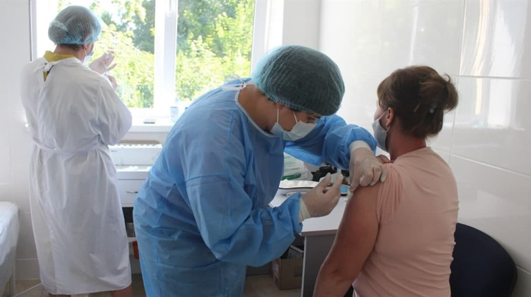 Дистанційка відміняється. 80% працівників освітніх закладів Городоцької громади провакциновані