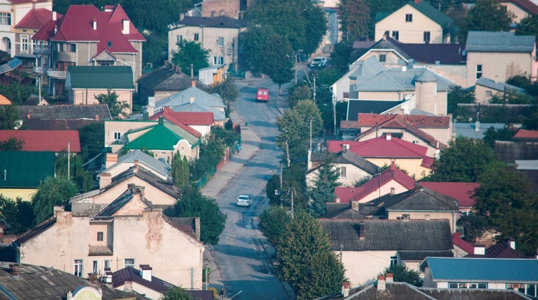Зміна руху транспорту в Чорткові: Залізничну перекриють для ремонтних робіт