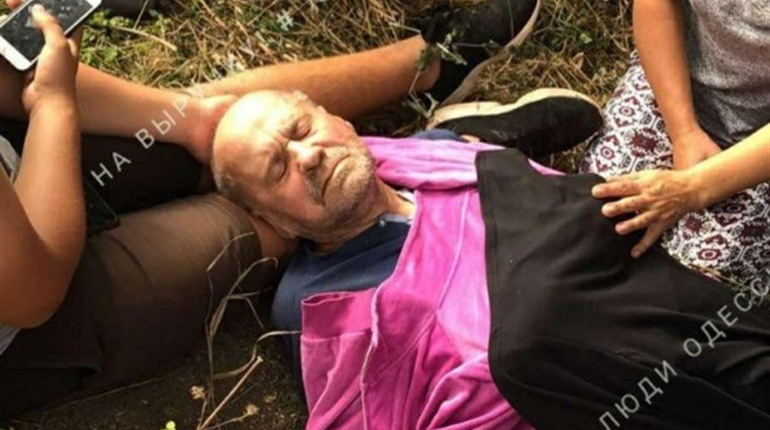 Волонтери знайшли дідуся з Теплодару, який тиждень блукав полями. Він вже вдома