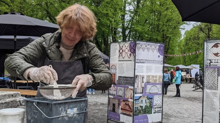 На Дні міста у Львові показали "кам'яні вишиванки" Нової Каховки