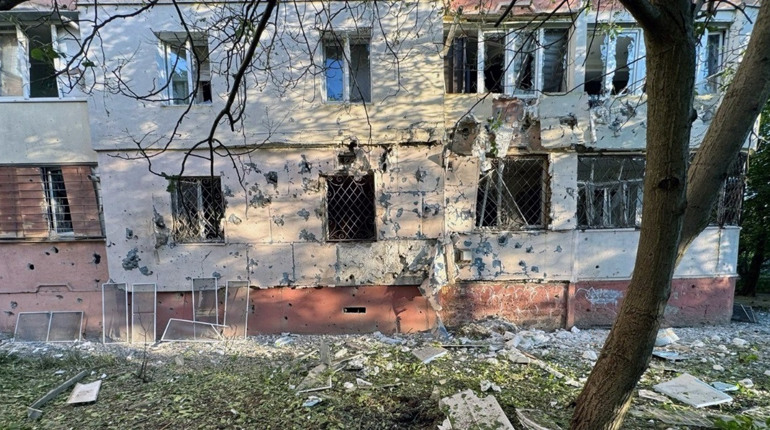 Окупанти з артилерії били по житлових кварталах: снаряди влітали у квартири