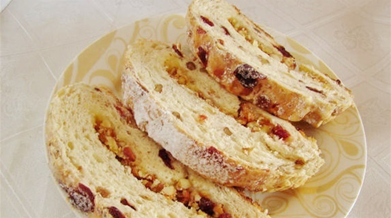 Paasbrood — голландський хліб. Великодня випічка різних країн