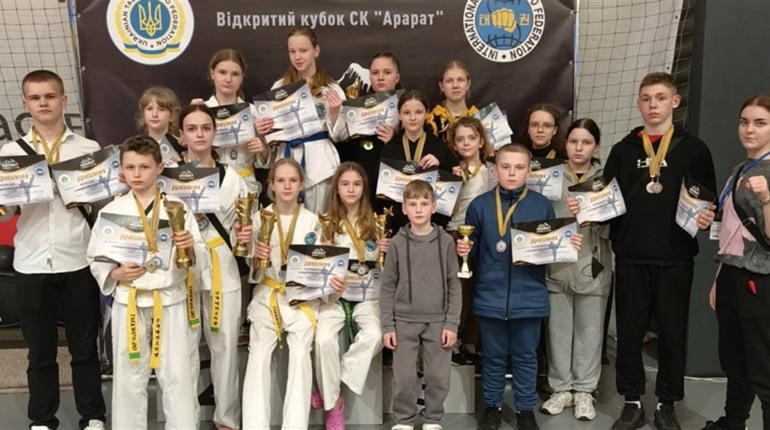 Переяславські "Акули" на відкритому кубку СК "Арарат" з таеквондо ІТФ вибороли тридцять медалей
