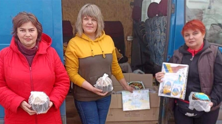 У шкільній їдальні Переяславської гімназії №3 спекли й передали воїнам ЗСУ близько сотні пасок