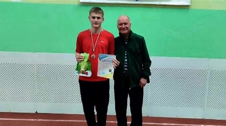 Юний легкоатлет зі Звягеля Владислав Гонов здобув золото на чемпіонаті області