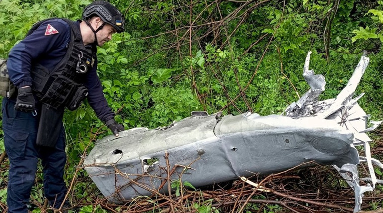 Біля залізничної колії на Київщині виявили залишки російської ракети Х-101