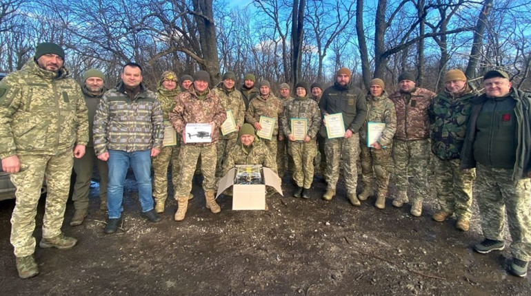 У Донецьку область відправилась делегація з Сумщини, щоб привітати військових