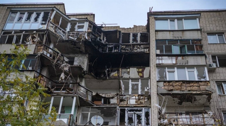 На Херсонщині загарбники поцілили у житлові квартали і завод, 3 загиблих, 5 поранених