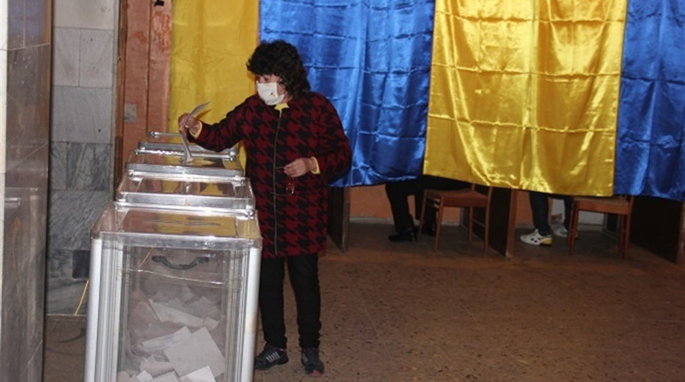 Знову в депутатську річку: хто з депутатів  Калинівщини зберіг мандати