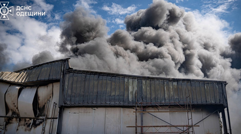 Масштабна пожежа під Одесою: ДСНС ліквідувала вогонь на підприємстві поблизу Нерубайського