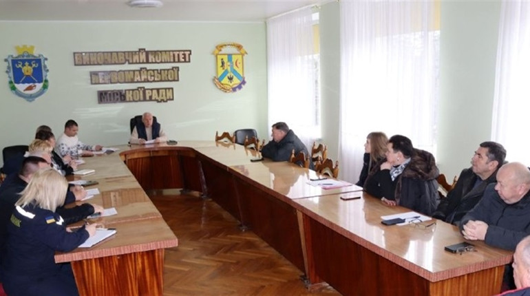 Школи Первомайська таки йдуть на вимушені канікули через погоду та блекаути: є рішення виконкому