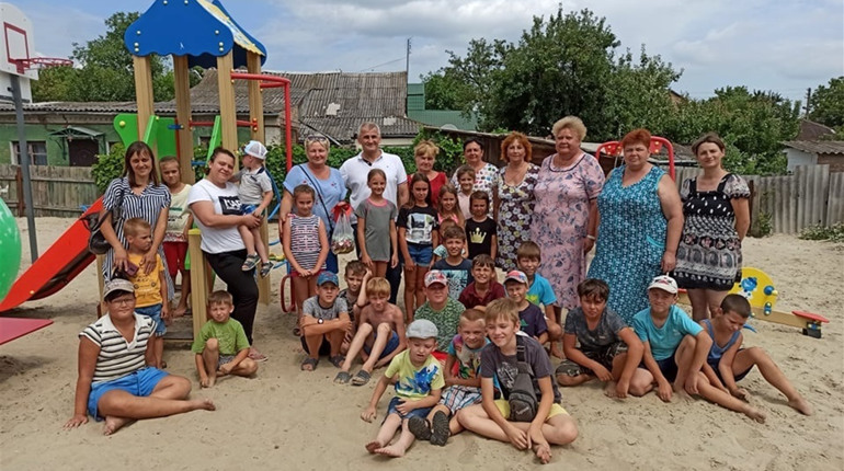 На Завокзаллі встановили дитячий спортивно-ігровий майданчик