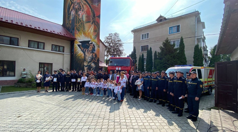 Чортківських рятувальників привітали з професійним святом