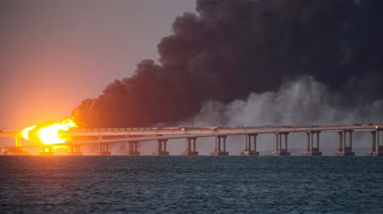 Українська розвідка розповіла, коли зруйнує Кримський міст