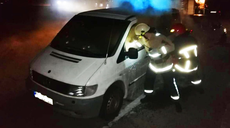 Вараські вогнеборці врятували від знищення вогнем автомобіль